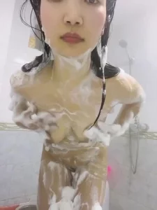 性感人妻自拍洗澡视频